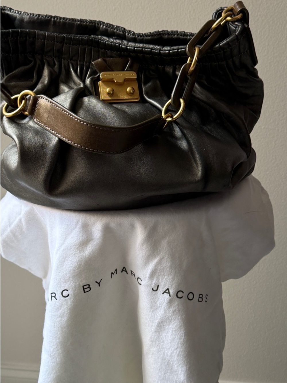 Marc Marc Jacobs Gray Leather Shoulder Bag with Gold Hardware